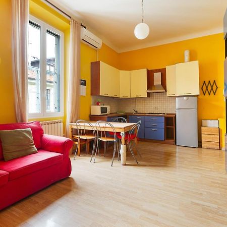 Milano Viale Umbria Colorful Apartment Bagian luar foto