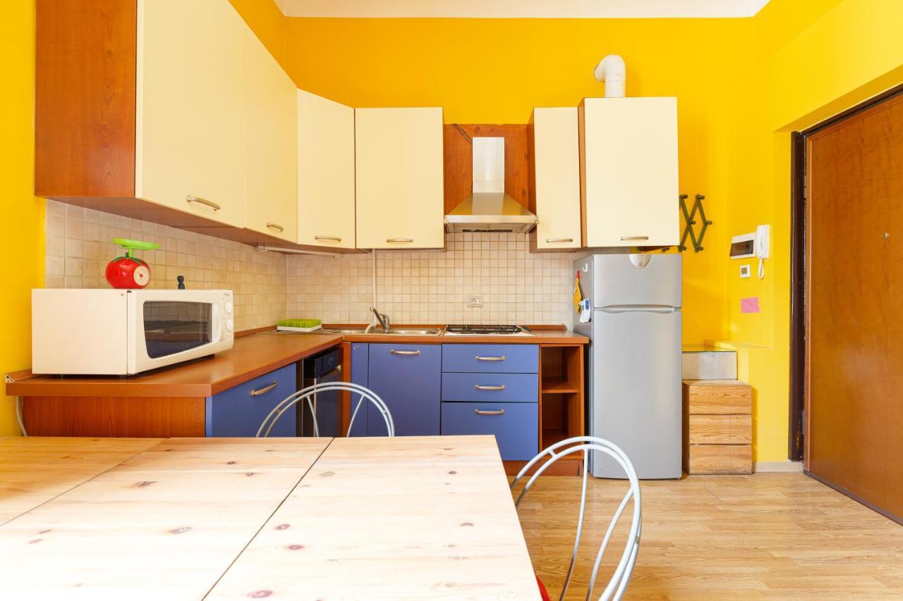 Milano Viale Umbria Colorful Apartment Bagian luar foto