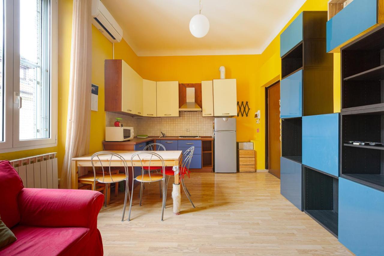 Milano Viale Umbria Colorful Apartment Bagian luar foto